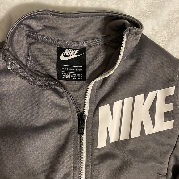 Boys 3T Nike set - Picture 2 of 4